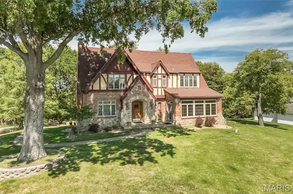 735 River Hills DR, Fenton, MO 63026