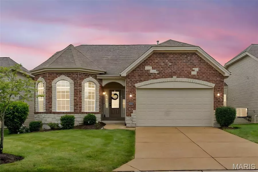 1302 Fairview Glen DR, St Peters, MO 63376