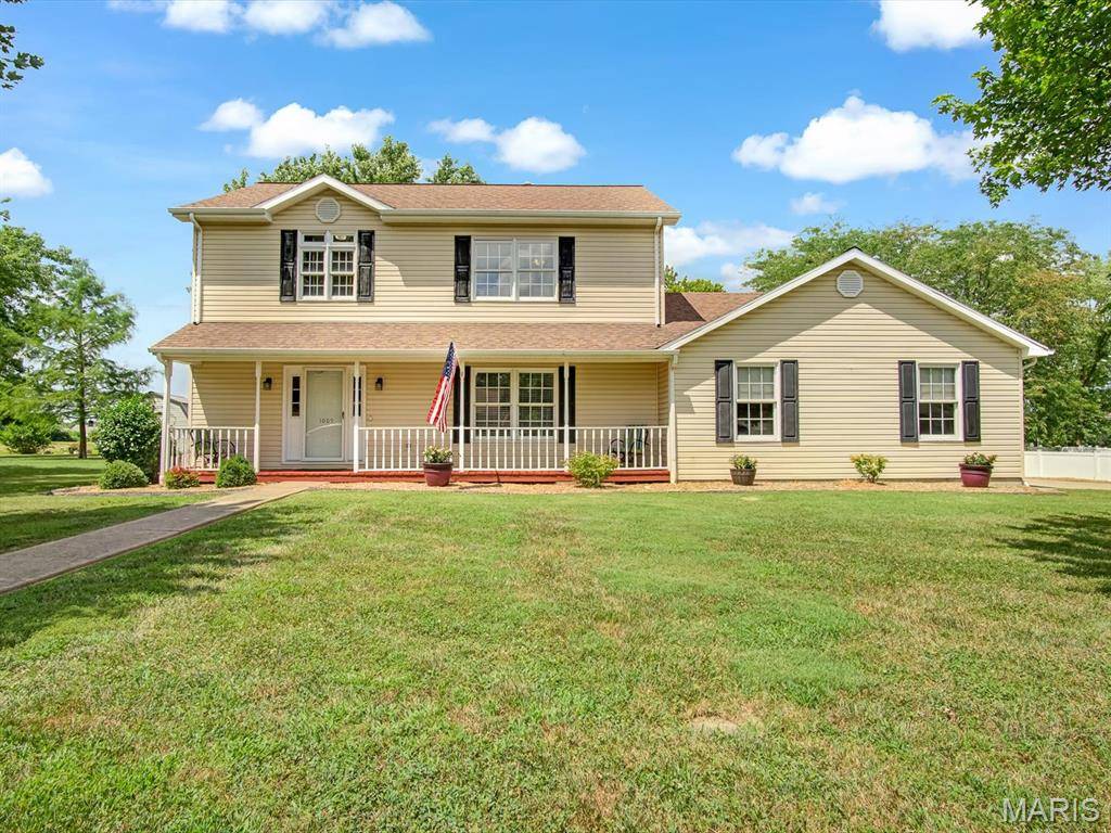 1009 Raymond DR, Red Bud, IL 62278