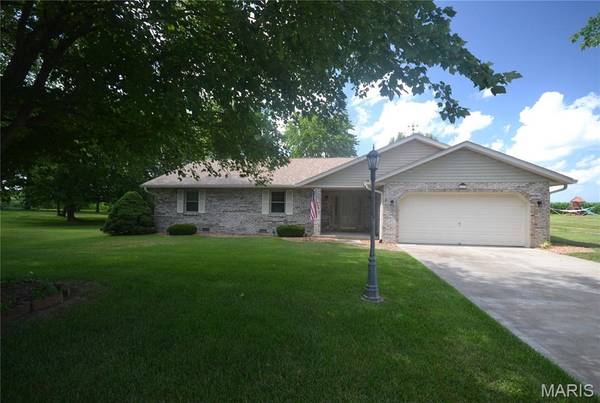 9037 Range DR, New Athens, IL 62264