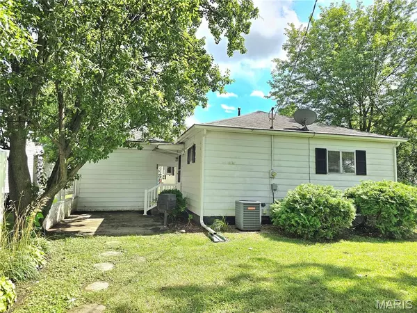 Hillsboro, IL 62049,803 Smith LN