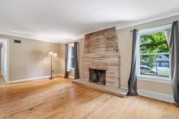 Ferguson, MO 63135,103 Thoroughman AVE