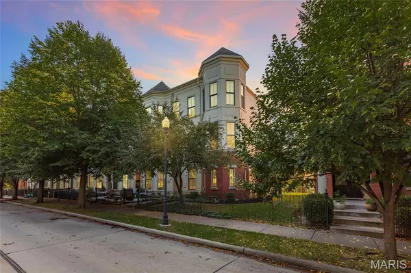 3400 Civic Green DR, St Charles, MO 63301