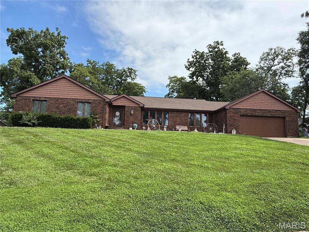 220 Rolling MDWS, Hannibal, MO 63401