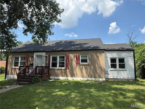 1743 Crystal CT, MO 63130