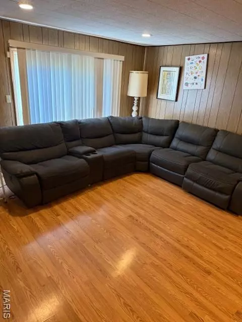 Florissant, MO 63033,1805 Aqueduct DR