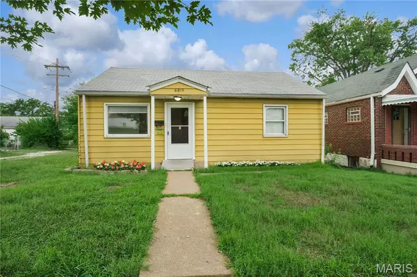 6815 Parkwood PL, St Louis, MO 63116