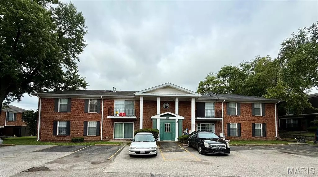 452 Chapel Ridge DR #F, Hazelwood, MO 63042