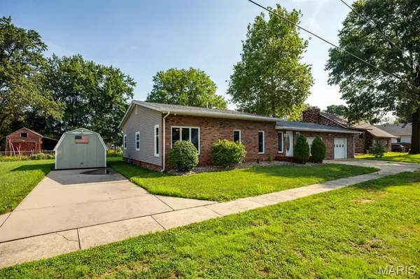 Staunton, IL 62088,725 W Mill ST