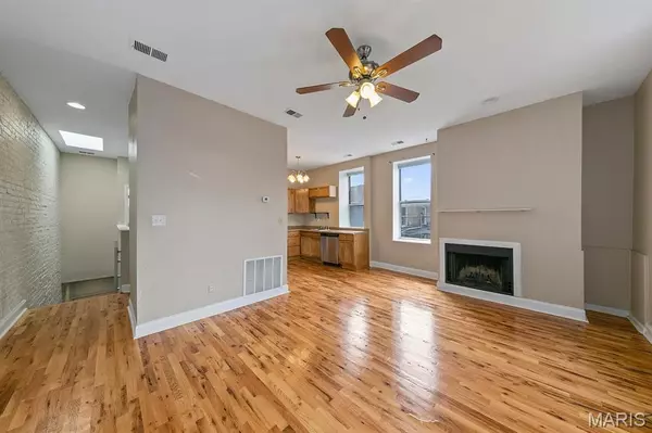 St Louis, MO 63104,912 Lafayette AVE