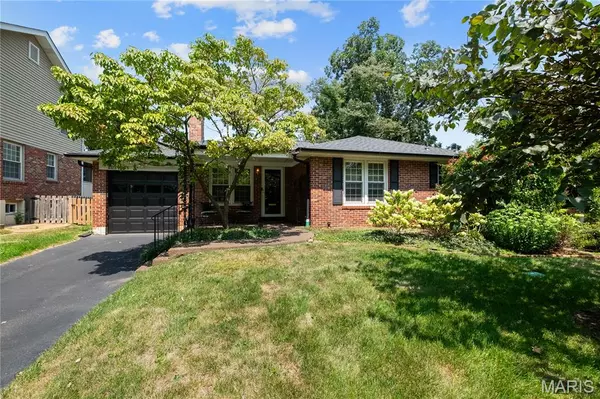 1023 Glenbrook AVE, Glendale, MO 63122