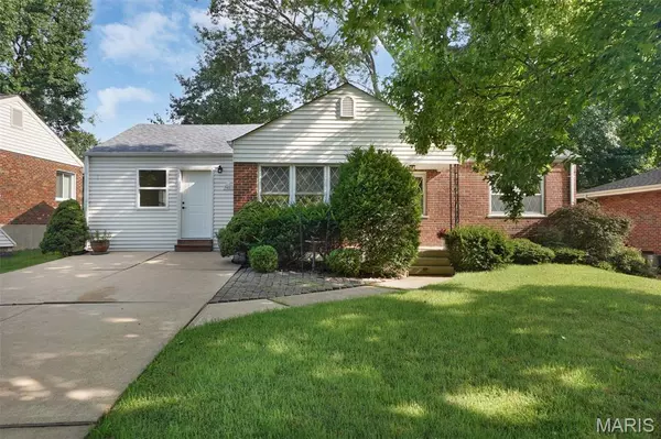 9451 Lodge Pole LN, Crestwood, MO 63126