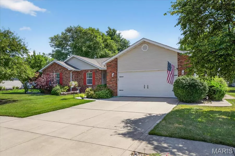 312 Silverthorne DR, Freeburg, IL 62243