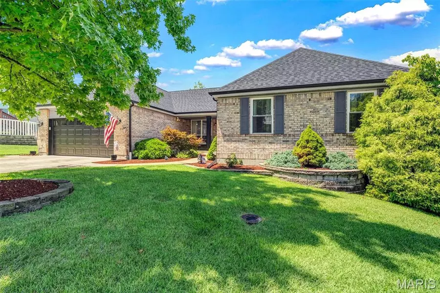 1705 Coronita DR, Fenton, MO 63026