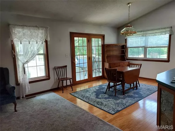 Greenville, IL 62246,1302 W Cloverfield