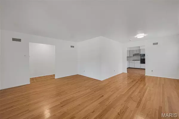 Florissant, MO 63034,13915 Le Sabre DR