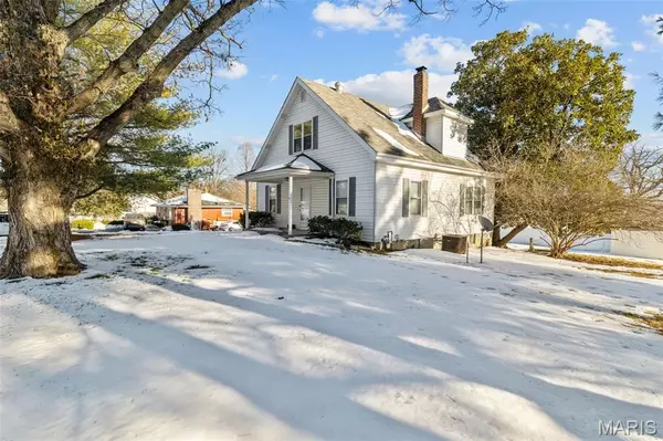 2438 Creve Coeur Mill RD, Maryland Heights, MO 63043