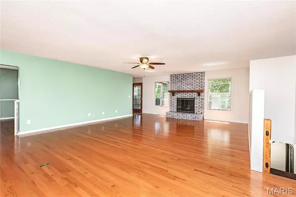 St Louis, MO 63129,5528 Perigord DR