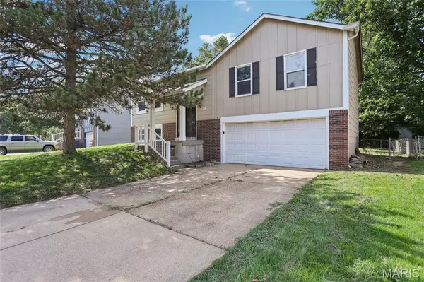 28 Trade Winds DR, St Peters, MO 63376