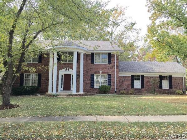 1685 Lochcrest DR, Chesterfield, MO 63017