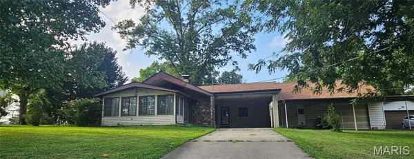 405 East Clinton, Pinckneyville, IL 62274