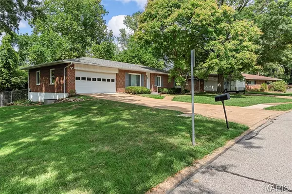 St Louis, MO 63126,9701 Lindenhurst DR