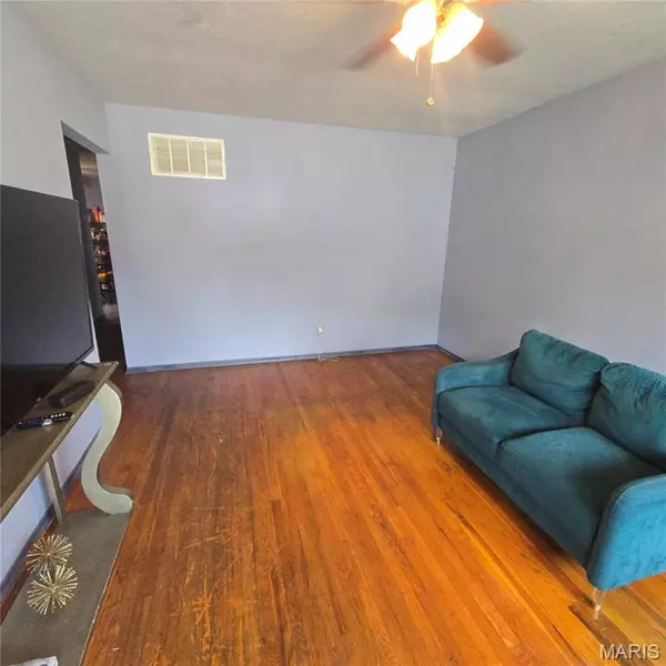 Jennings, MO 63136,8817 Clifton AVE