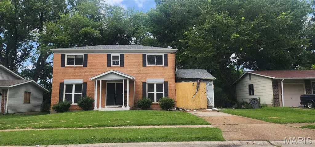 2225 Spoonwood LN, Florissant, MO 63033