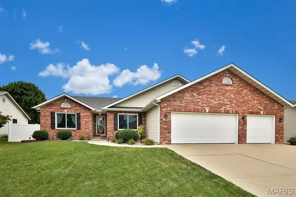 121 Northwoods DR, Troy, IL 62294
