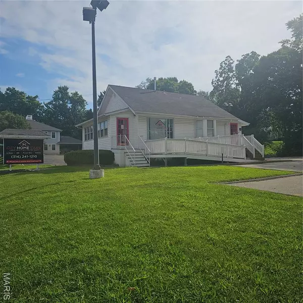 696 St. Ferdinand, Florissant, MO
