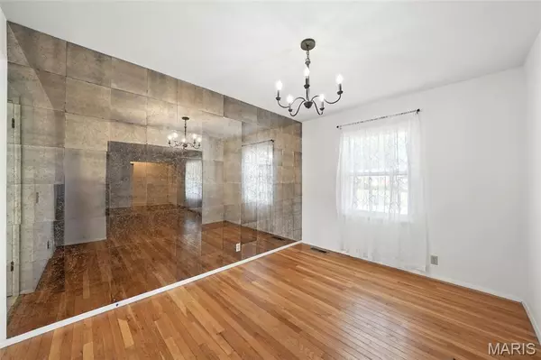 Florissant, MO 63033,2756 Aberdeen DR