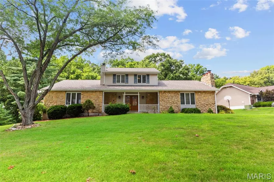 127 Cedar Mill DR, St Charles, MO 63304