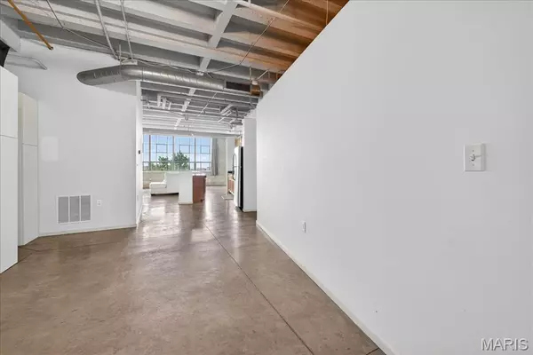 St Louis, MO 63101,1720 Chouteau AVE #302