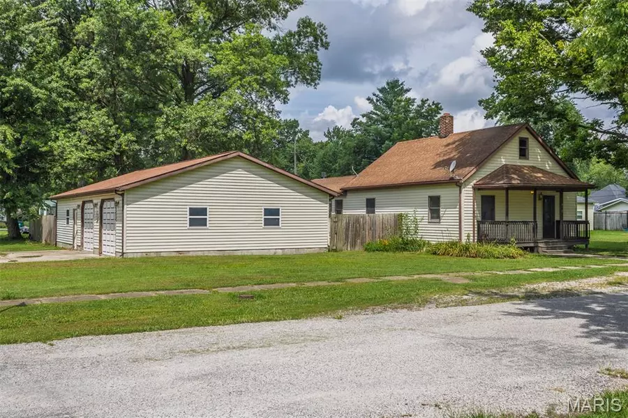 650 Randolph ST, Beckemeyer, IL 62219
