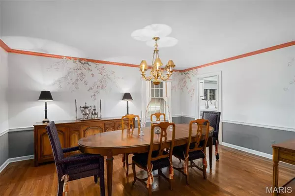 Ladue, MO 63124,9291 Ladue RD