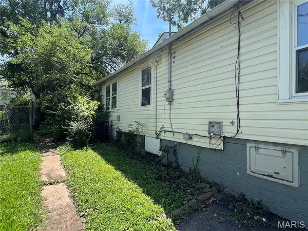 St Louis, MO 63134,6136 Jefferson AVE