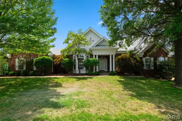 17626 Lasiandra DR, Chesterfield, MO 63005
