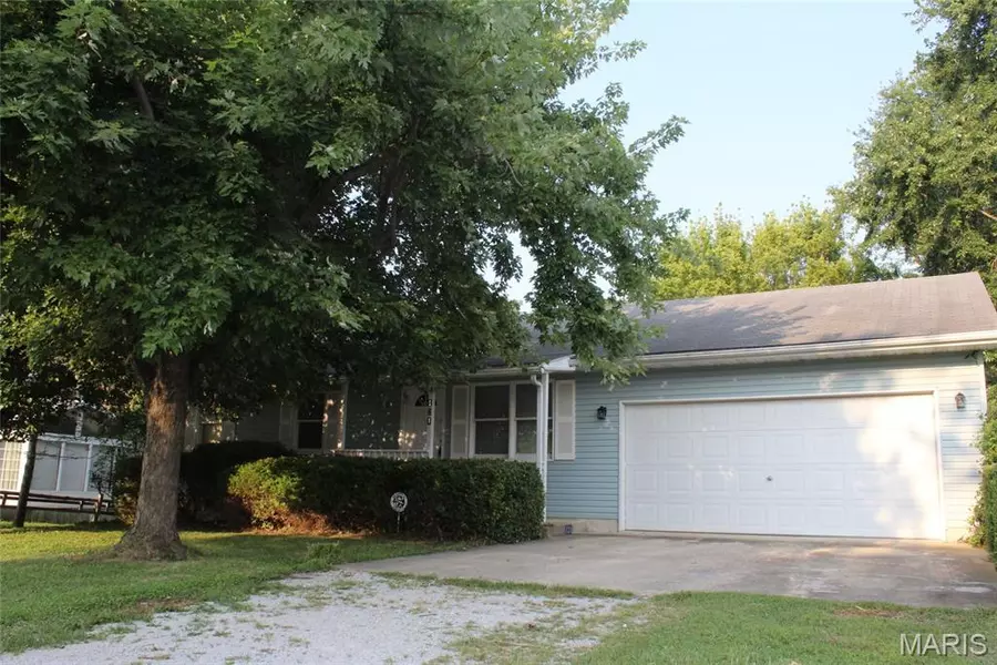 121 Neunaber ST, Cottage Hills, IL 62018