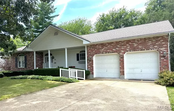 15 Karen Ann CIR, Sullivan, MO 63080