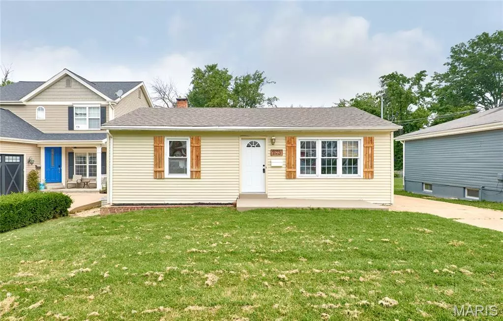 St Louis, MO 63131,11913 Lillian AVE