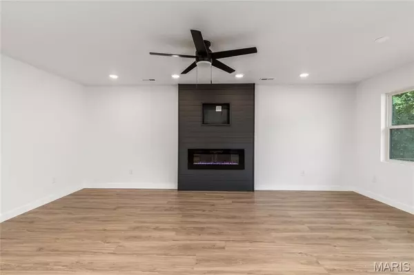 Waynesville, MO 65583,107 Hull DR