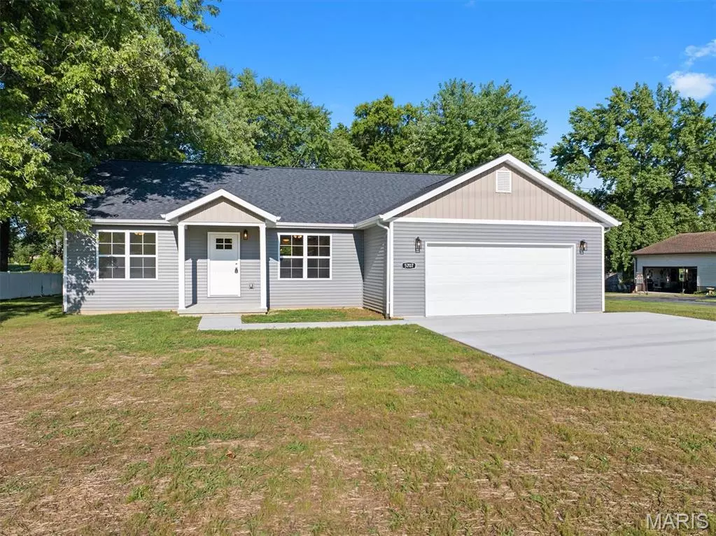 Godfrey, IL 62035,5707 Humbert RD