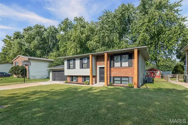 433 Anita DR, Fairview Heights, IL 62208
