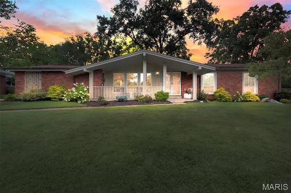 836 Woodruff DR, Ballwin, MO 63011