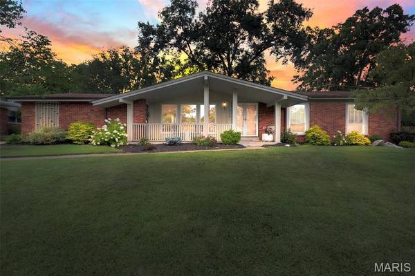 836 Woodruff DR, Ballwin, MO 63011