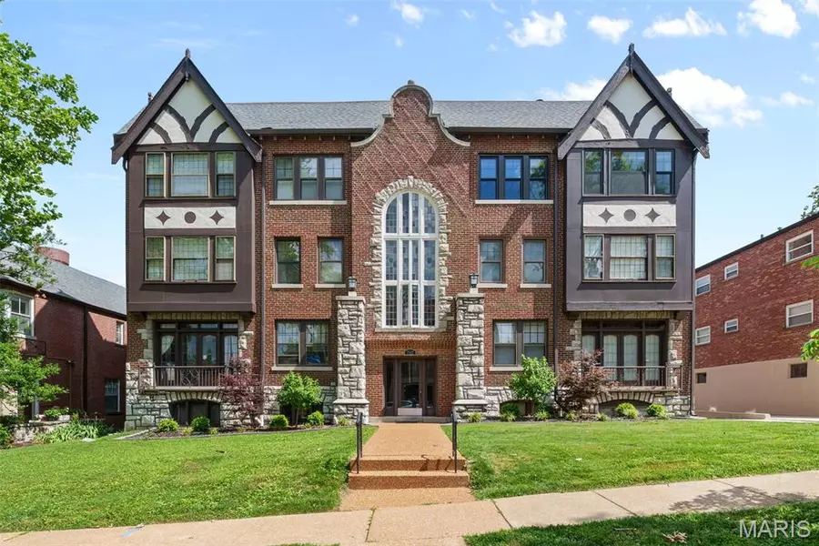 7521 Byron PL #3E, Clayton, MO 63105