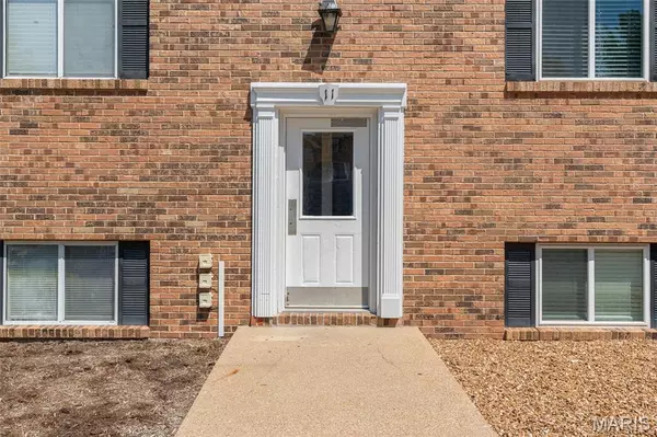 Washington, MO 63090,11 Village West CT #102