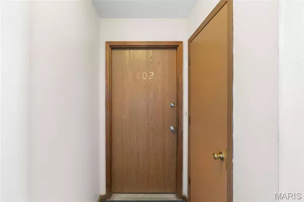 Washington, MO 63090,11 Village West CT #102