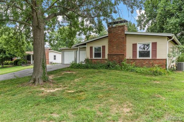 19 Cloverleaf LN, Manchester, MO 63011
