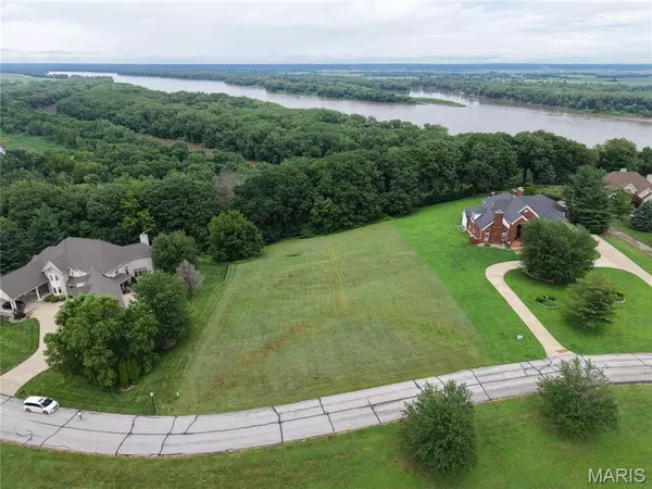 12 Orchard Point RD, Hannibal, MO 63401